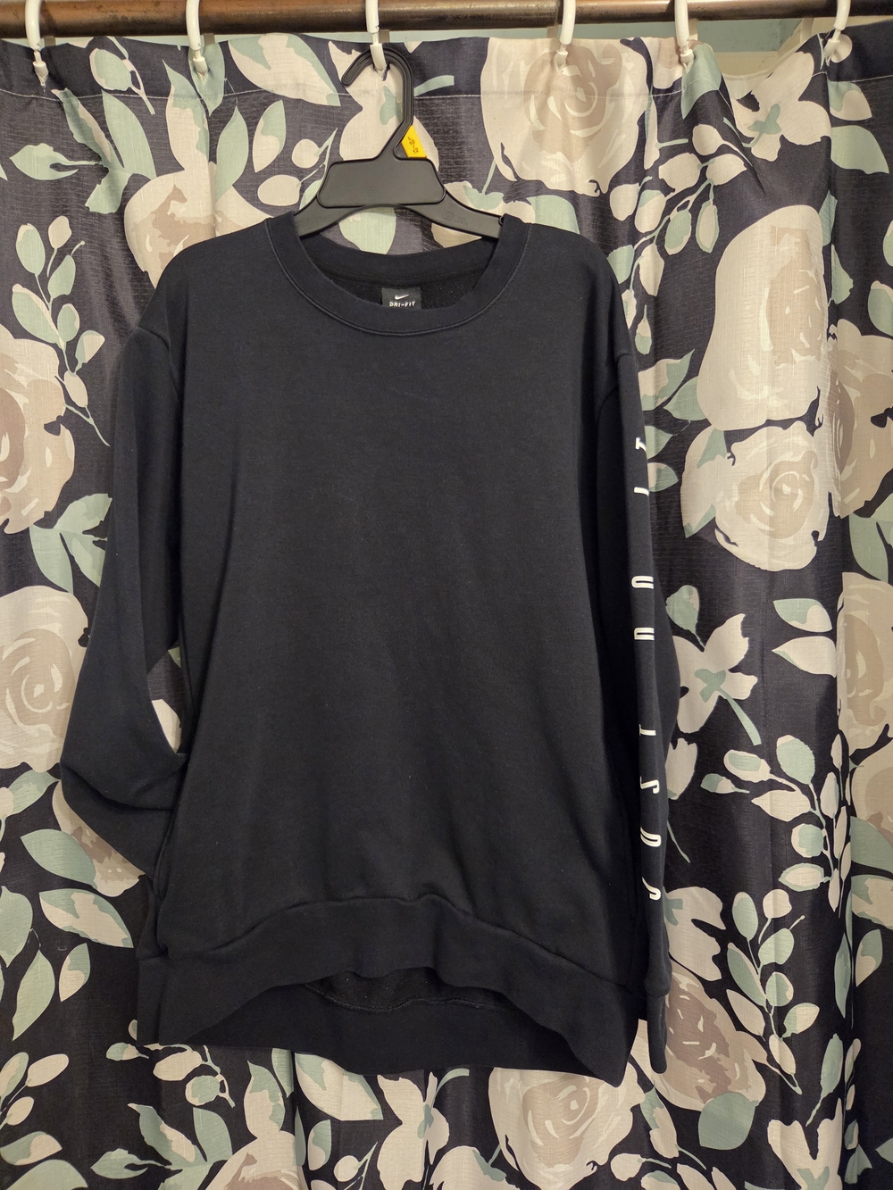 Black Nike Crewneck Sweatshirt with Pockets And Sleeve Spell Out